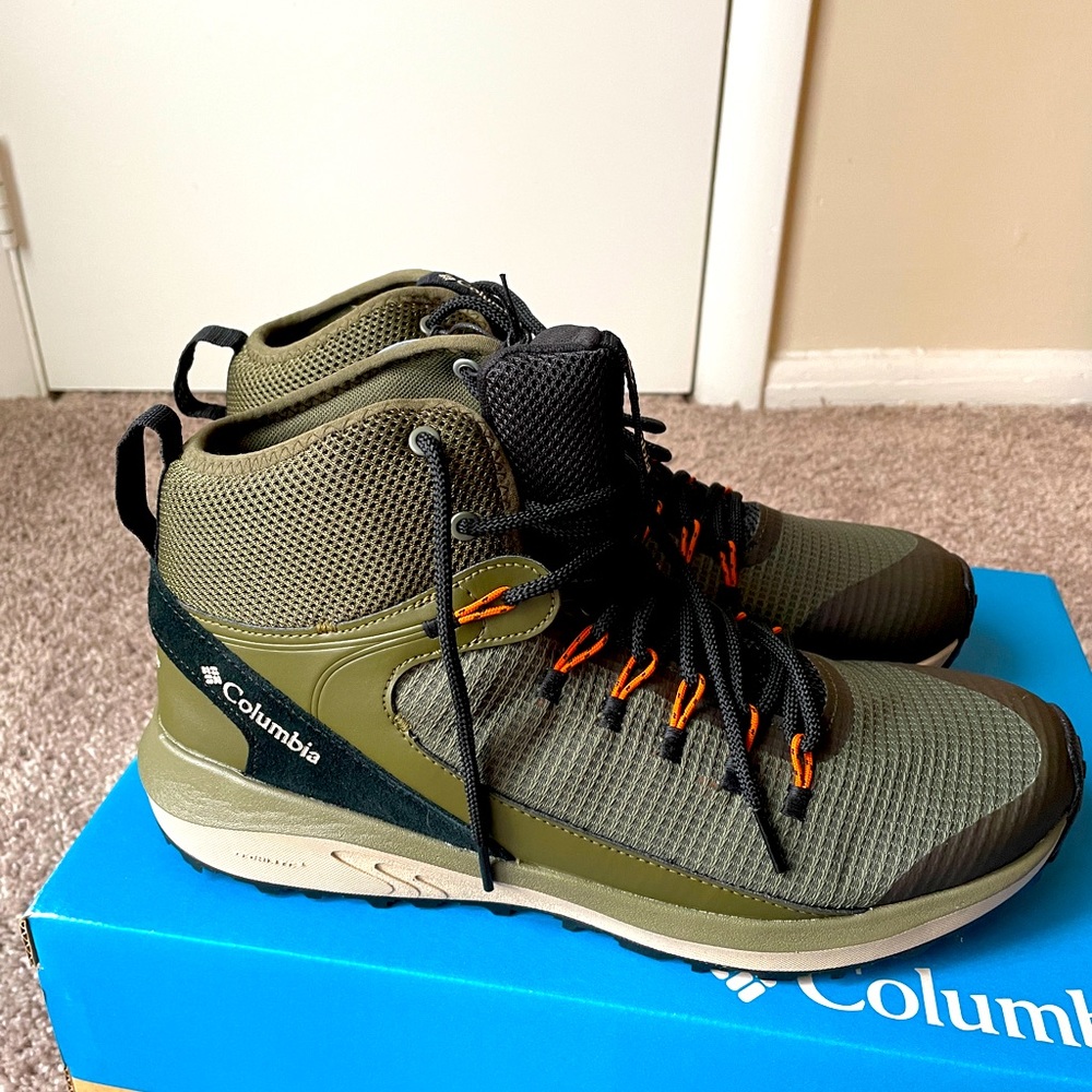 New Columbia Snow boots green